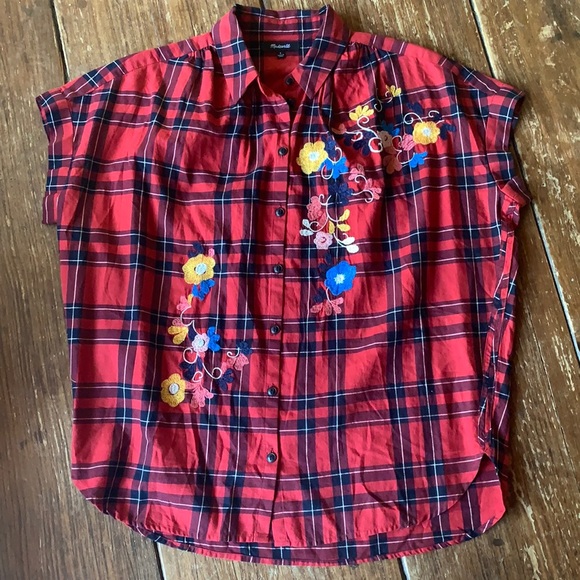 Madewell Tops - Madewell oversized red & black plaid flower detail